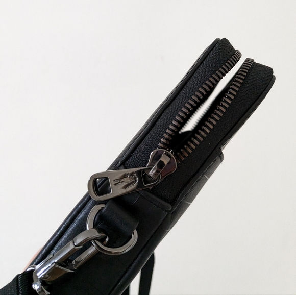 Lacoste Infini-T Integrated Inductive Charger Smartphone Wallet - Picture 3 of 9